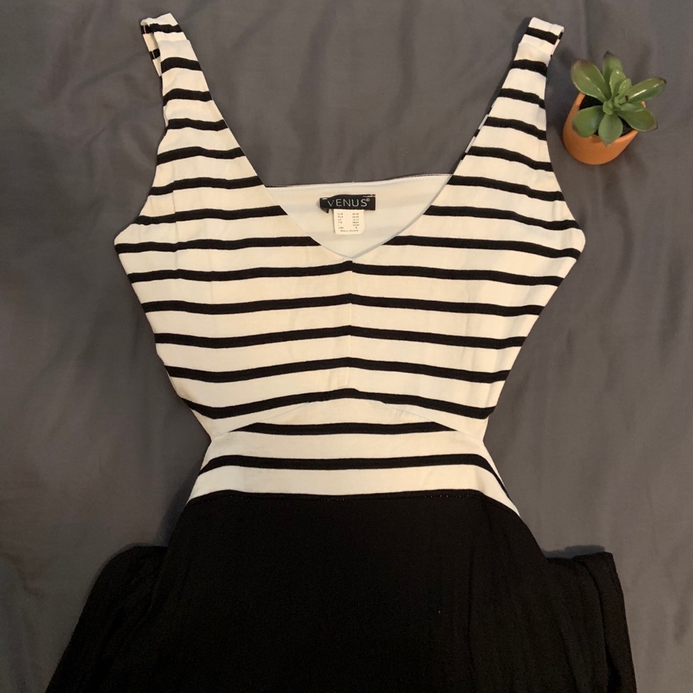 VENUS Maxi Dress